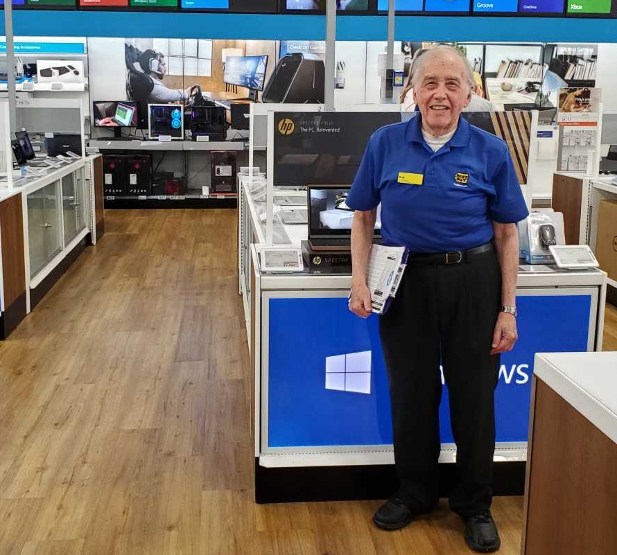 best buy employee helping customer