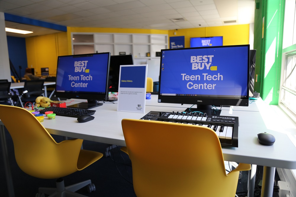 Best Buy Picks Sites For Next 5 Teen Tech Centers Best Buy
